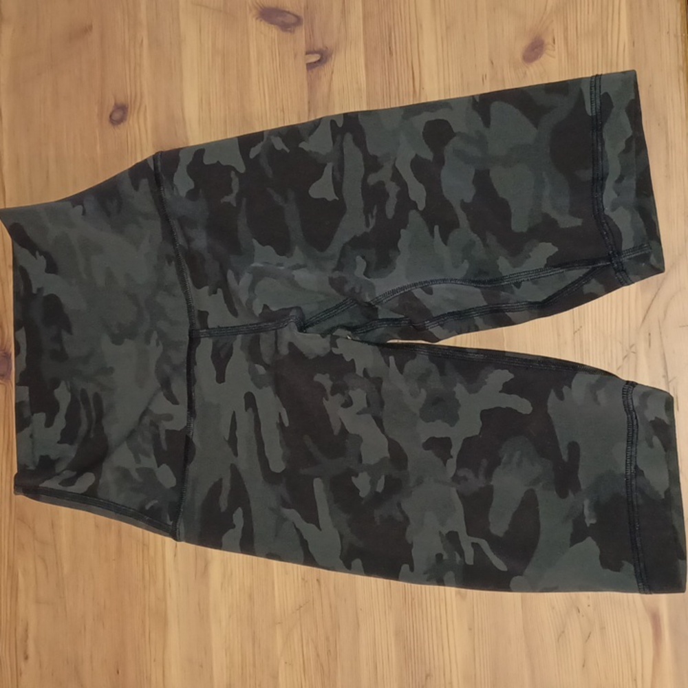 Lululemon Athletica Camo Print Shorts Size 2